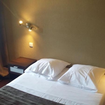 L' R Du Port Hotell Courseulles-sur-Mer Eksteriør bilde