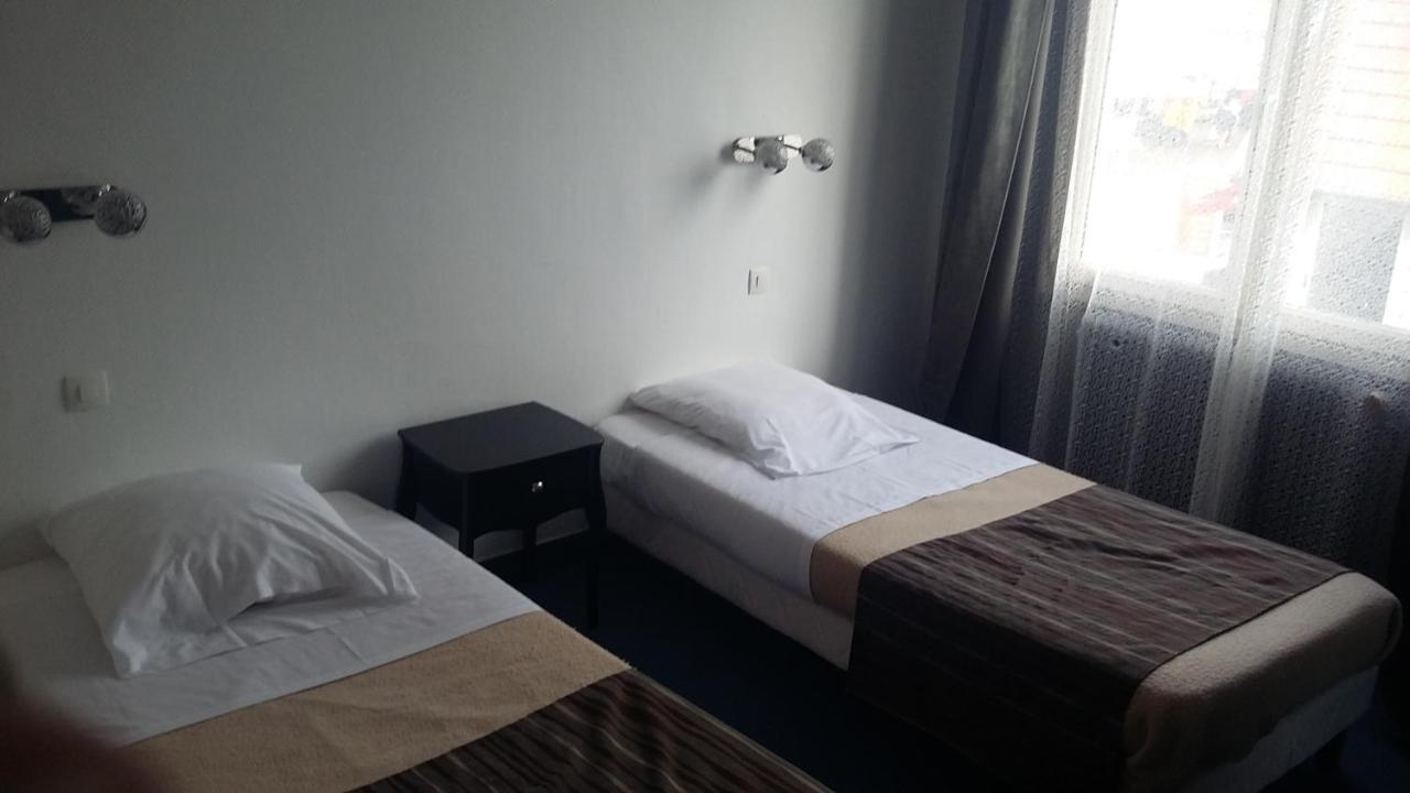 L' R Du Port Hotell Courseulles-sur-Mer Eksteriør bilde
